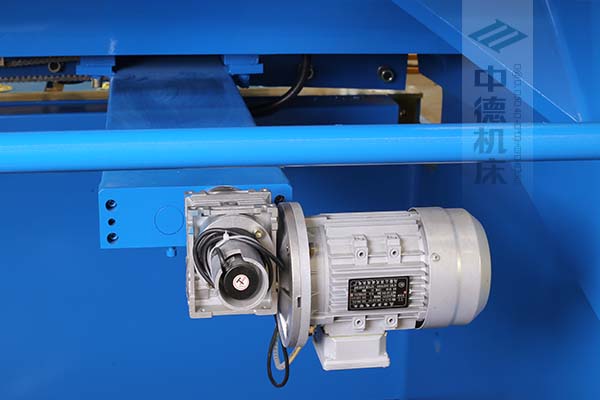 ZDS-2032后擋料AC電機與減速器一體，故障少，速度快.jpg